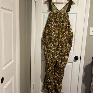 Duluth trading Co, heirloom overalls, XXL. measurements in photos